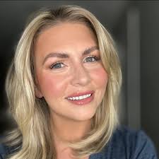 Head massage with scalp scratching and combing services