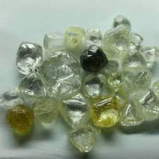 ويختلف الياقوت من لونه الأحمر إلى اللون الأحمر الفاتح اللون وهو ينتمي إلى معدن الكوروند والذي هو عبارة عن أكسيد الألومنيوم. Ø§Ù„Ù…Ø§Ø³ Ø®Ø§Ù… ÙˆÙ†ÙˆØ§Ø¯Ø± Ø§Ù„Ø§Ø­Ø¬Ø§Ø± Ø§Ù„ÙƒØ±ÙŠÙ…Ù‡ Ø§Ù„ÙŠÙ…Ù†ÙŠÙ‡ Posts Facebook