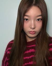 happy holidays to our EYEKONS 😇🎄 what are some of your favorite things  during the holidays? 🤍 #KATSEYE