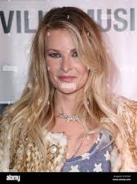 Elizabeth Batts's Instagram, Twitter & Facebook