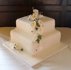 Http Www Petalsandcakes Co Uk Galleryphotos 1 961361callalily2tiersquare Dscf5095 1227x1210 Jpg Simple Wedding Cake Wedding Cake Recipe Square Wedding Cakes