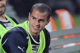 Come riporta seriebnews.com, adriano galliani starebbe sondando per l'attaccante ex juventus in Ex Juve Ass Sebastian Giovinco Erklart Wechsel In Die Wuste