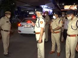 Delhi, mumbai ramp up bed count rows of burning pyres in lucknow, authorities place barricades around crematoriums Igbnys1rxi0frm
