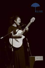 Payung Teduh Live At Gedung Kesenian Jakarta Foto Gadis Cantik Gambar Payung
