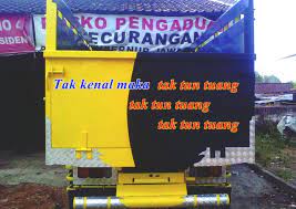 Tulisan lucu di truk nah, pada kesempatan kali ini, informasitruk akan share berbagai tulisan lucu di truk khusus yang ada di indonesia. 13 Tulisan Di Belakang Truk Pantura Ala Generasi Milenial Jokes Nya Sudah Cukup Receh Belum Nih