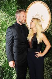 Jessica simpson has had 11 relationships dating back to 1998. Jessica Simpson S Husband No Longer Drinks To Support Her Sobriety
