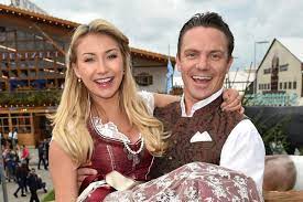 Stefan mross ist momentan „rundum glücklich mit einer neuen frau. Stefan Mross Weihnachten Mit Anna Carina Im Wohnmobil Gala De