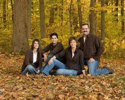 Portrait Pose Family Of 4 20 Posing The Family Of Four Photography Poses Family Fall Family Pictures Family Portrait Poses
