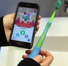 Ich habe glücklicherweise immer schon schöne und. Kampf Dem Karies Mit Playbrush Wenn Kinder Sich Spielerisch Auf Den Zahn Fuhlen Mama Und Die Matschhose