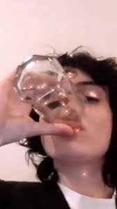 Finn tomando awa se ve tan lindo #finnwolfhard #strangerthings #100k  #tiktokparati #lentejas #viral #1000 #finnwolfhard