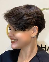 Cabelo Curto Feminino added a new...