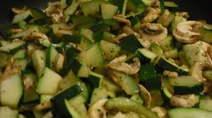 Poelee De Courgettes Champignons Et Poulet Recette De Poelee De Courgettes Champignons Et Poulet Marmiton