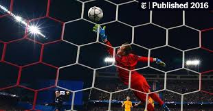 Revive el partido completo entre el real madrid y atlético de madrid en la final de la champions league del año 2016. Atletico Madrid Eliminates Barcelona In Champions League The New York Times