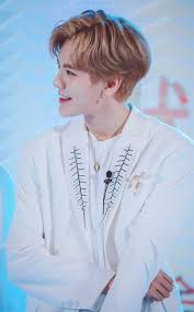 Yuehua entertainment, keskin bir dille everglow'dan aisha'nın okulda zorbalık yaptığını ve şiddet kullandığını reddetti. Wenjun Love Cre The Owner As Logo Yuehua Entertainment Entertainment Logo Videos Funny