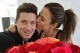 Mom of @foods_by_ann @diet_training_by_ann @phlov_by_anna_lewandowska @babybyann @supermenu_by_anna_lewandowska @healthycenterbyann @4f_official. Robert Lewandowski Der Fc Bayern Star Ist Papa Geworden Gala De