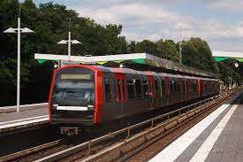 Dt5 In Wandsbek Gartenstadt In 2021 Public Transport Train Public
