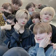 Untuk yang ingin beli merchandise kpop tapi bingung di mana, berikut ini deretan kpop store yang boleh banget kamu kepoin. E Last E Last Elast Kpop E Last Kpop