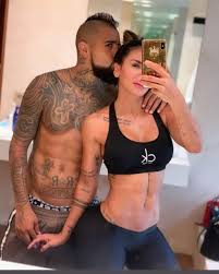 La relación se mantuvo con el tiempo pero el 27 de diciembre de 2014, la pareja decidió realizar la ceremonia por la. Arturo Vidal Splits With Stunning Fitness Model Wag Sonia Isaza As He Eyes Exit From Barcelona To Join Inter Milan