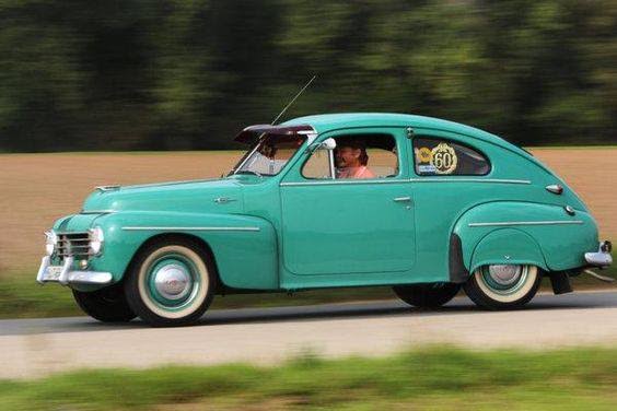 Fender skirts on classic cars from the 1950s