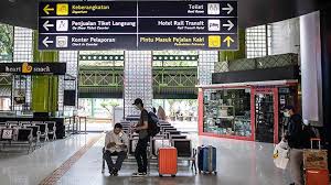 Tentu saja penyediaan fasilitas publik, yang cenderung seadanya tersebut, tidak bisa disamaratakan. Idul Adha Penumpang Kereta Jarak Jauh Dari Jakarta Naik 2 Kali Lipat Bisnis Tempo Co