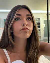 Emily Hibbert's Instagram, Twitter & Facebook