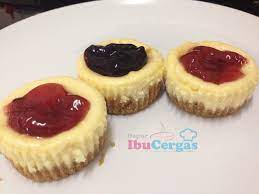 Thick cream cheese coffee cake filled with cheesecake and topped with a generous layer of cinnamon streusel. Mini Cheesecake Dapur Ibucergas Com