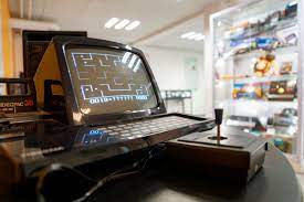 « après avoir ventilé les locaux, les cours ont pu reprendre », indiquent les pompiers, qui précisent que « le directeur général adjoint de l'université de strasbourg s'est rendu sur les lieux. Pixel Museum Le Premier Musee Du Jeu Video Cotad