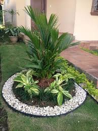 When It Comes To Landscaping Materials It Seems That White Pebbles And Stones Are Am Rock Garden Landscaping Small Front Yard Landscaping Backyard Landscaping
