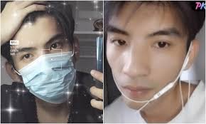 Đang đi học thì xe đổ giữa đường, 2 nữ sinh lập tức lấy điện thoại làm hành  động này khiến dân mạng