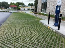 Amenagement Paysager Et Services D Entretien Au Commercial Et Municipal Permeable Pavers Cottage Decor Driveway