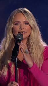 Robin Crooks's Instagram, Twitter & Facebook