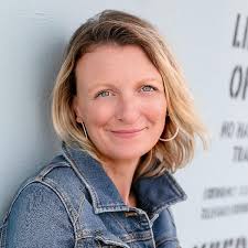 The Boo-Boos of Bluebell Elementary: Wallace, Chelsea Lin, Farrell, Alison:  9781797210810: Amazon.com: Books