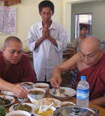 Feeding the Monks | Buddha-Sāsana