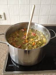 snert erwtensoep peasoup a thick soup notice how the stays up on its own made from dried green peas and rookworst smoked sausa eten lekker lekker eten