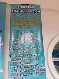 Sebagian orang beralasan bolehnya mengucapkan selamat natal pada orang nashrani karena dianggap sebagai bentuk ihsan (berbuat baik). Guru Kaunseling Nurhaiza Che Mat Amalan Terbaik Disiplin Kebangsaan 2017