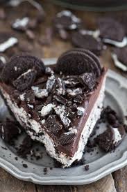 Torte Ohne Backen Pie Mit Oreo Keksen Und Frischkase Grauer Teller Rezept Schokolade Kuchen Ohne Backen Oreo Kuchen Desserts Ohne Backen