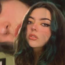 hey! i'm arantxa, i'm from mexico city. :) (she/her) i will be majoring in  chemistry in pre-med path, and also a part of the CNS Health Science  Scholars Honors Program. I love