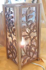 Jolie Lampe En Bois Finement Decoupe Ponce Teinte Et Vernis Travail Artisanal Motif Feuillages Teintes Natur With Images Table Lamp Wood Wooden Lamp Table Lamp Design