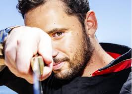 Designer de marcas | brand designer. Conhece Diogo Martins Bom Dia Reino Unido