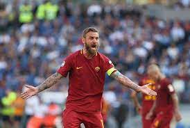 Daniele de rossi, exjugador y actual técnico asistente de la selección de italia, fue hospitalizado en un centro de atención de enfermedades infecciosas al de rossi, que jugó para la selección italiana que se coronó en la copa del mundo 2006 y llegó a ser capitán de la roma, fue uno de cuatro integrantes. Daniel De Rossi Kapten Bodoh Yang Tak Beruntung Football Tribe Indonesia