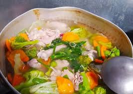 Berikut ini cara membuat sop bakso yang segar dan lezat. Cara Membuat Sayur Sop Ayam Warna Warni Yang Nikmat