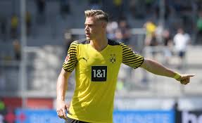 «der unberechtigte elfmeter war ein bruch im spiel. Doch Kein Wechsel Zum 1 Fc Koln Tigges Soll Beim Bvb Bleiben