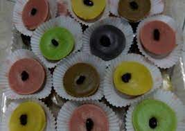 Warna coklat memiliki kesan yang hangat dan para penyukanya cenderung memiliki kepribadian yang sesuai dengan warna tersebut. Resep Kue Lumpur Rainbow Mini Oleh Bunda Tika Cookpad