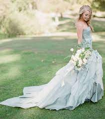 May 28, 2021 · solch ein hochzeitskleid ist einfach zu verändern. 15 Brautkleider Fur Braute Die Nicht In Weiss Heiraten Wollen