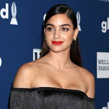 Angelina jolie goes from purple in givenchy to black in versace for maleficent s events which do you prefer pinkvilla : 2e6fj09hwctk5m