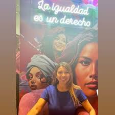 Lisa Romo (@LisaRomo)