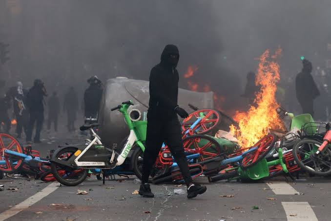 Nigel Farage backs deploying British Army if 'intolerant' left holds French-style riots in UK
