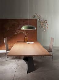 Moderner Esstisch Aus Holz Naturbelassene Tischplatte Und Stahlbasis Esstisch Holz Esstisch Modern Esszimmertisch Holz