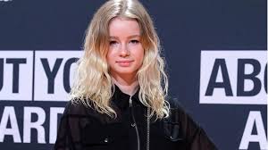 Auch wenn zoe zwischendurch sogar überlegt auszusteigen, beißt sie sich letztendlich durch. Dschungelshow 2021 Das Mussen Sie Uber Gntm Model Zoe Saip Wissen Stern De