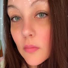 Erika Kirk does not go to nail salons…they come to her. Since she is in the  public eye, it's important she keeps up her appearance especially  considering is speaking at her Husbands